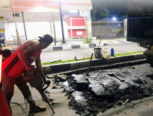 Jalan Rusak MH Thamrin Bojonegoro Mulai Diperbaiki